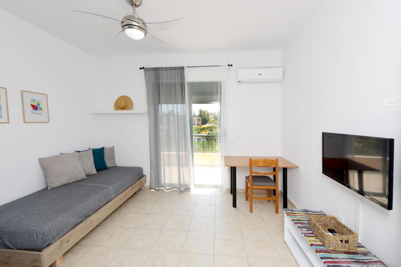 Athina's In Olive Grove Apartment