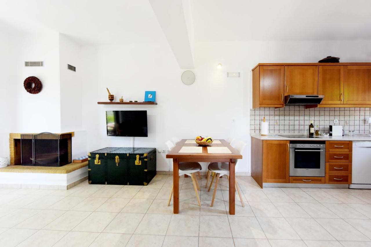 Athina's In Olive Grove Apartment *